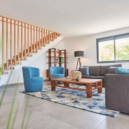 Guestready - Serene Getaway With Sea And Pool View Villa *