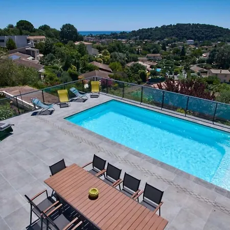 Guestready - Serene Getaway With Sea And Pool View Villa